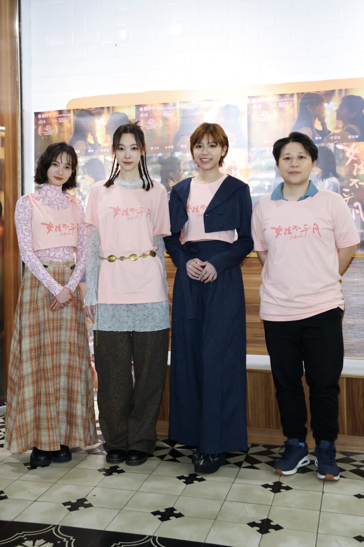 導演徐欣羨(右一)台灣演員韓寧(左一)陳孟琪(右二)及澳門新秀劉漪琳(左二)為電影「女孩不平凡」展開宣傳工作。(圖/東哥 攝)