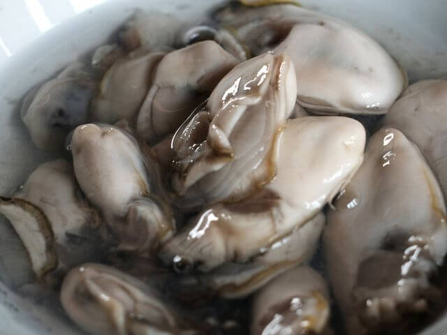 澎湖夏季海鮮：帶殼牡蠣（鮮蚵）