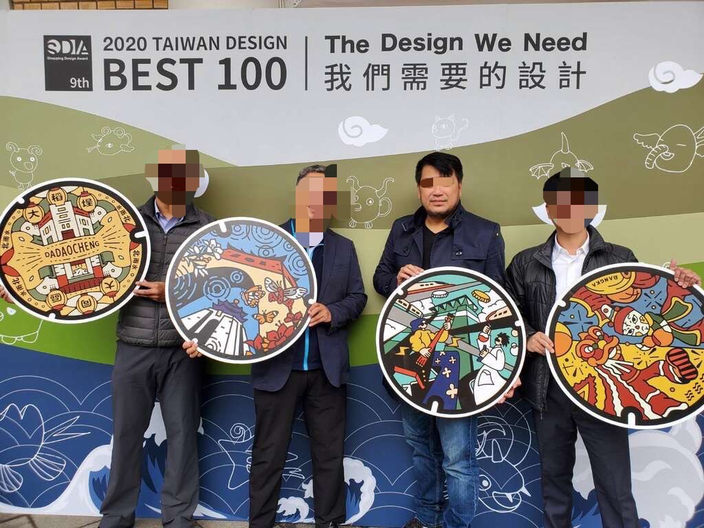 楊佳璋（右二）過去以設計總監身分參與公共設計計畫，並在設計圈擁有一定知名度。陳情人指出，也正因其長期累積的專業光環與社會信任，才讓不少人基於信任出借資金，最終卻陷入追討無門困境。（圖／資料提供）