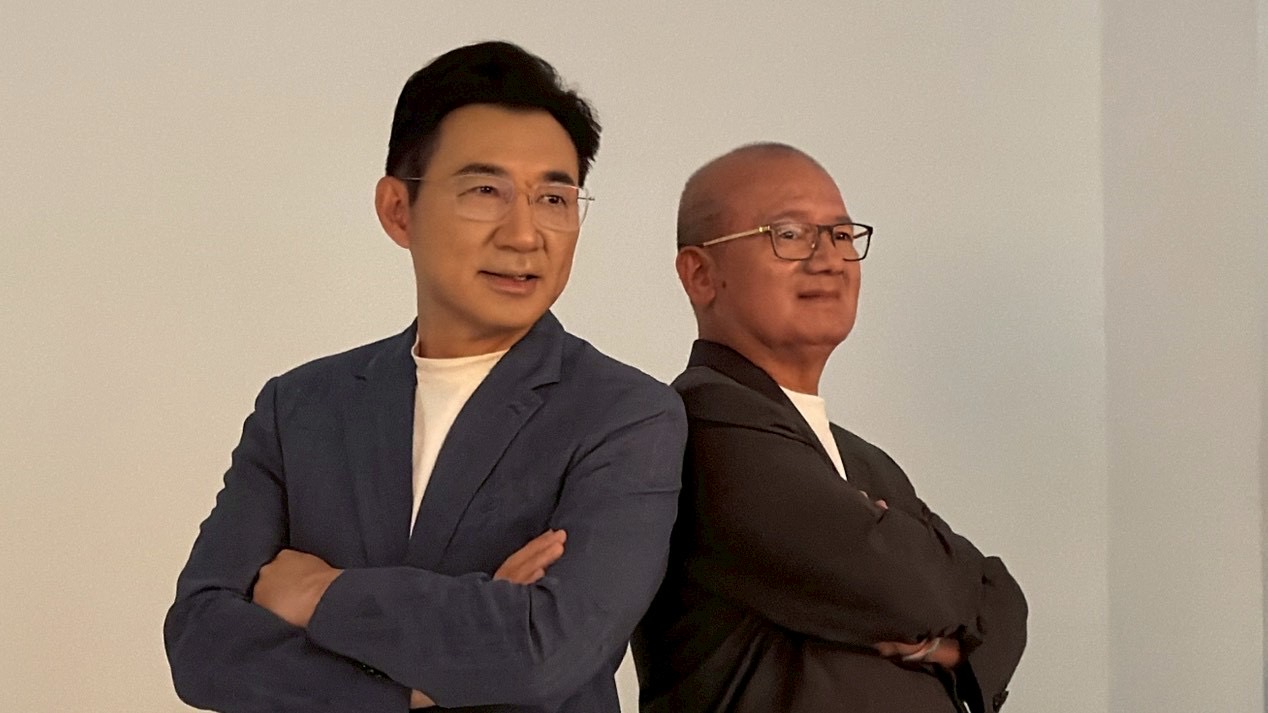 江啟臣整隊出擊!率台中藍營議員拍形象照 最強母雞拚2026勝選