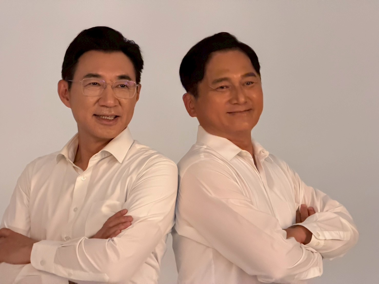 江啟臣整隊出擊!率台中藍營議員拍形象照 最強母雞拚2026勝選