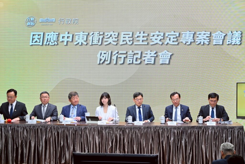 卓榮泰下令啟動航空用油補助 嚴防囤積哄抬、全力穩定物價 25 56ba2c91 3de1 4acd b3f7 97d16e76e07f 1024x683 1