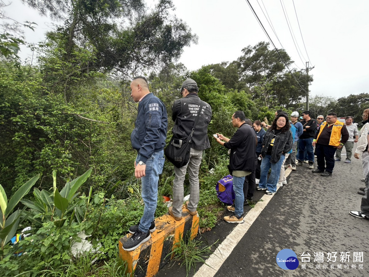 寶山鄉長邱振瑋召集縣政府環保局、寶山分駐所及相關單位進行實地會勘。