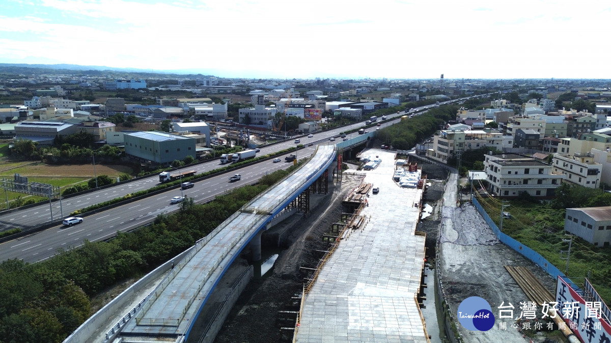 飛天鑽地打通北彰化路網，王惠美視察大埔截水溝堤岸道路拓寬工程115年9月底首段通車。圖／彰化縣政府提供