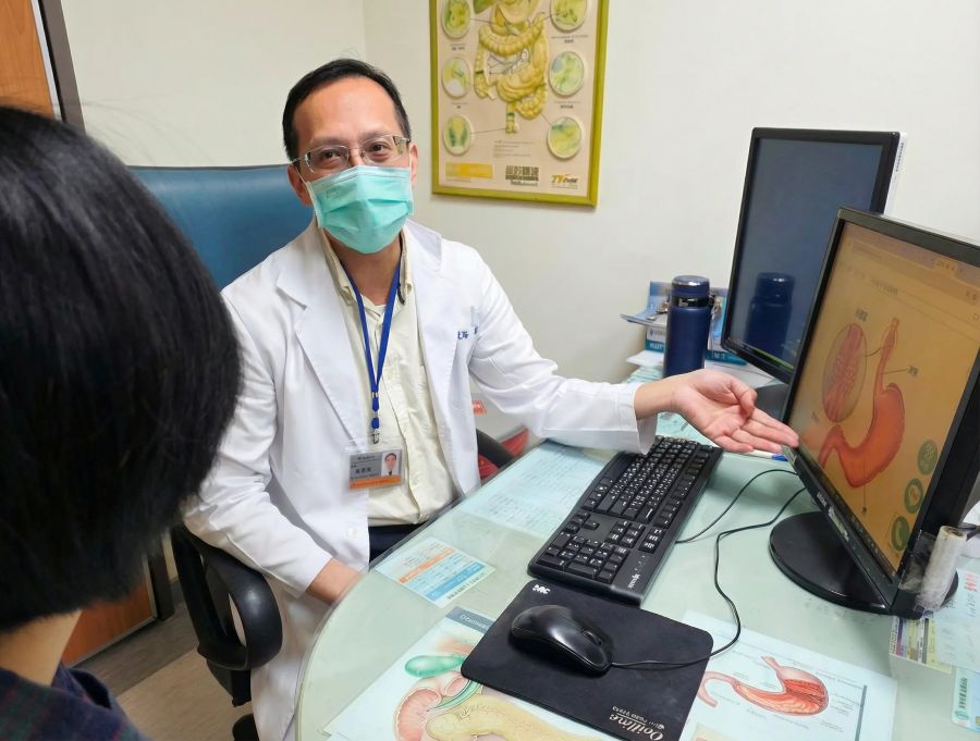 頻繁「噎到」別輕忽! 恐是食道癌或動力功能障礙前兆