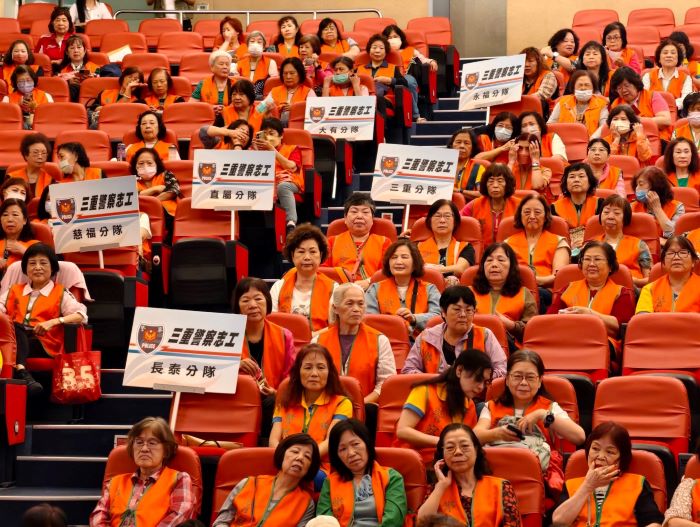 強化協勤能量共維治安 三重警辦志工在職訓練 40 《圖說》三重分局警察志工在職教育訓練,逾430名志工熱情參與,場面盛大。〈三重分局提供〉