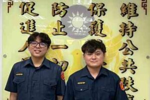獨居翁痼疾復發 萬華雙警背上樓協助返家 36 MEITU 20260411 084414974 300x200 1