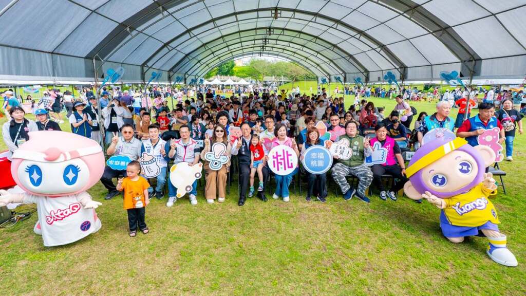 ▲桃園市長張善政今日下午前往平鎮區，出席「2026 SPRING RURAL CARNIVAL 春日田園嘉年華」。