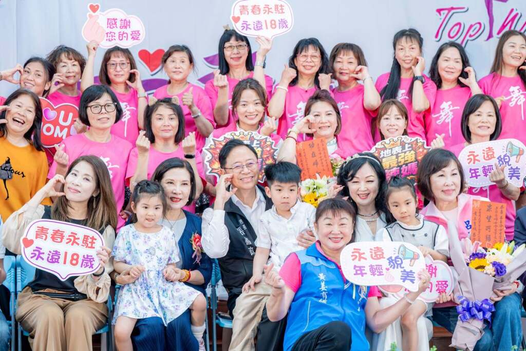 ▲桃園市長張善政今日上午前往平鎮區,出席桃園市婦女會舉辦的「慶祝母親節表揚大會暨婦女健康照顧宣導活動」。
