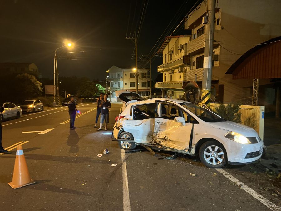 16歲少年偷駕母親車子超載 自撞車毀一車6人4人受傷