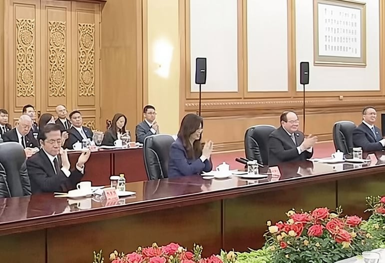 ▲鄭麗文率團訪中,於人民大會堂會見中共總書記習近平。