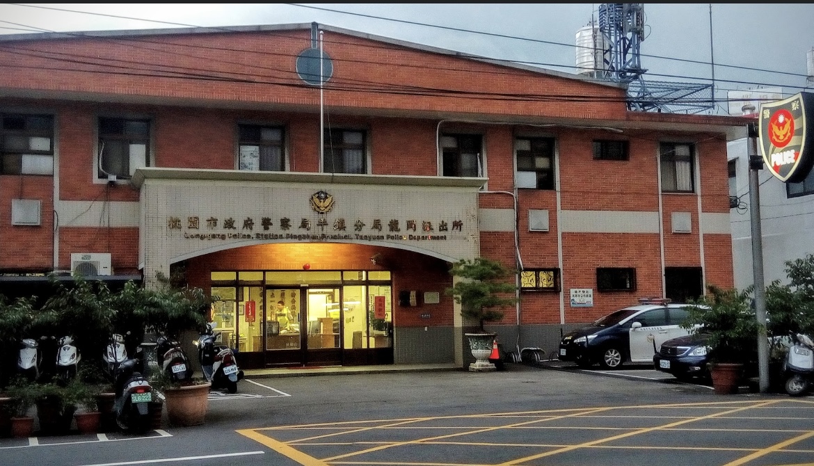 通緝16案男子平鎮忠貞市場打零工 警盤查謊報身分終落網 - https://www.watchmedia01.com