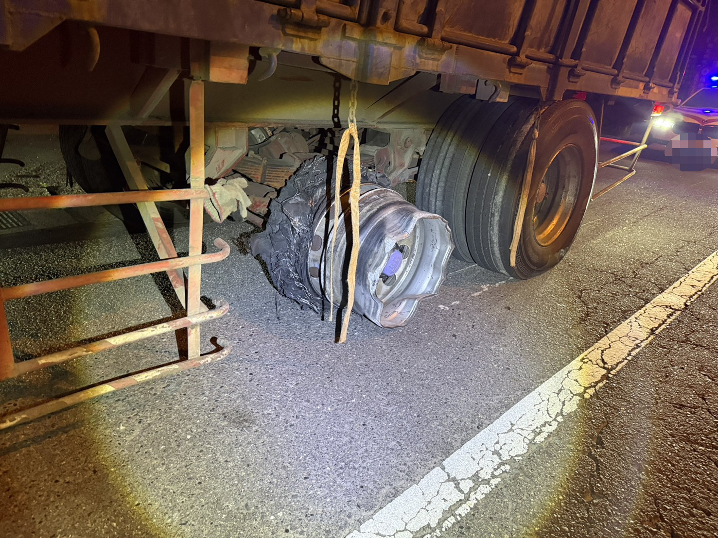 國1彰化溪湖段30車連環撞 半聯結車爆胎釀禍 - https://www.watchmedia01.com