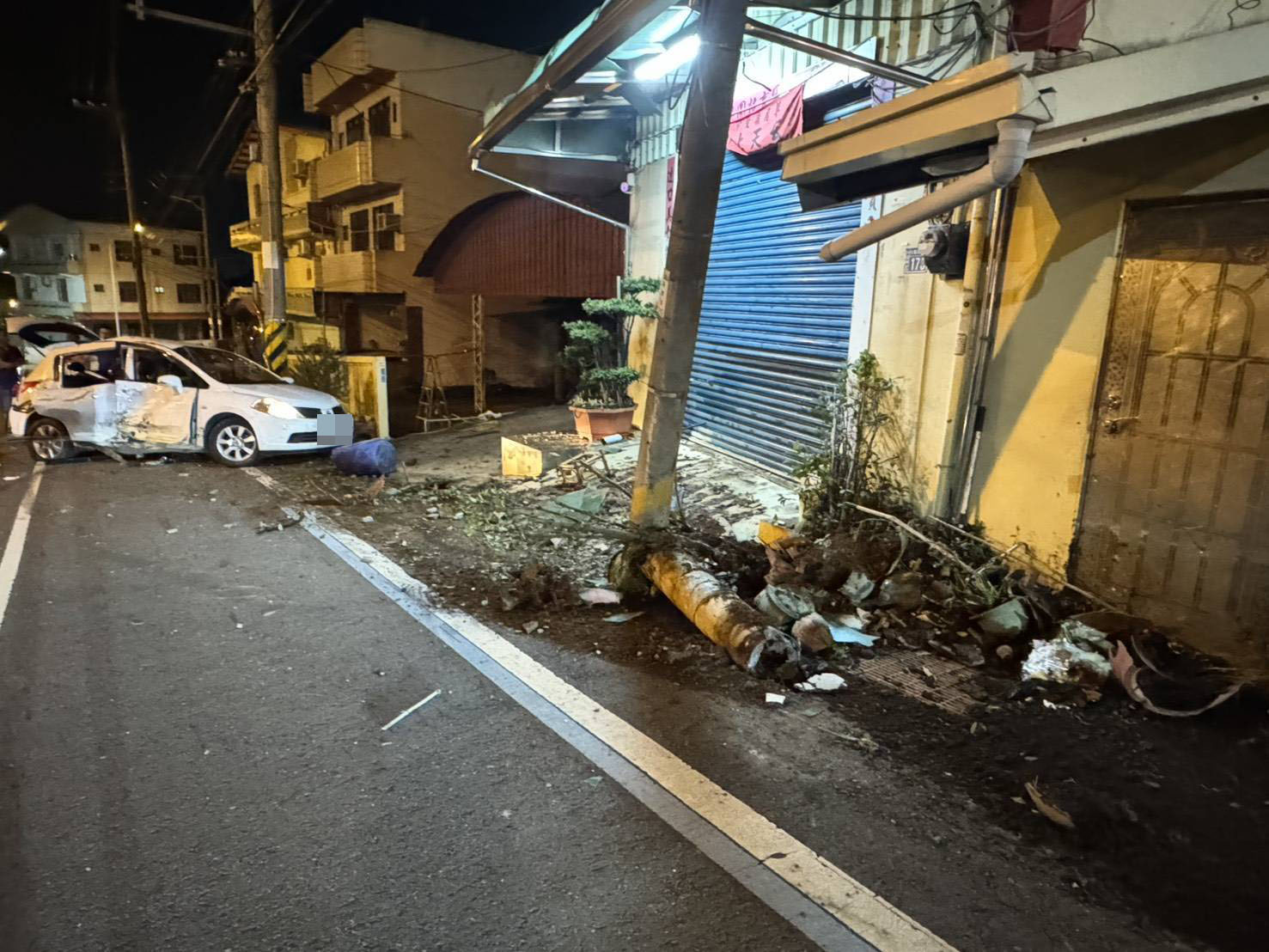 （有影片）／16歲無照夜遊出事！139線彎道失控撞電桿民宅4傷 - https://www.watchmedia01.com