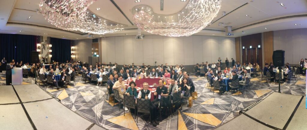 現場有百貨零售、餐飲及連鎖加盟之產業領袖、標竿企業與專家學者齊聚一堂跨界交流互動。(圖/CPC提供)