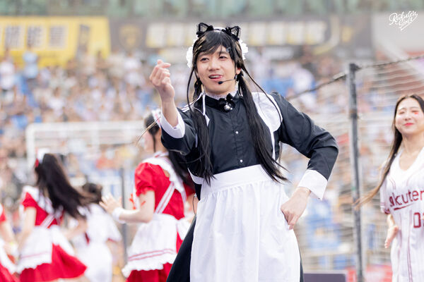 團長Aby也打扮成女僕。(圖/樂天桃猿提供)
