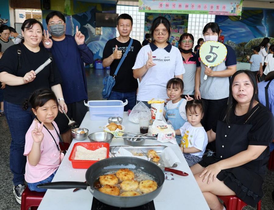 大手牽小手 把愛揉進可樂餅!香酥可樂餅手作小食製作