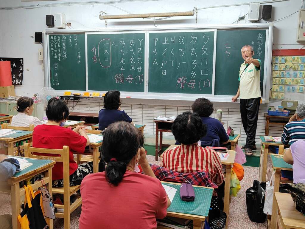 ▲合興國小成教初級注音符號教學。(圖/彰化縣政府提供)