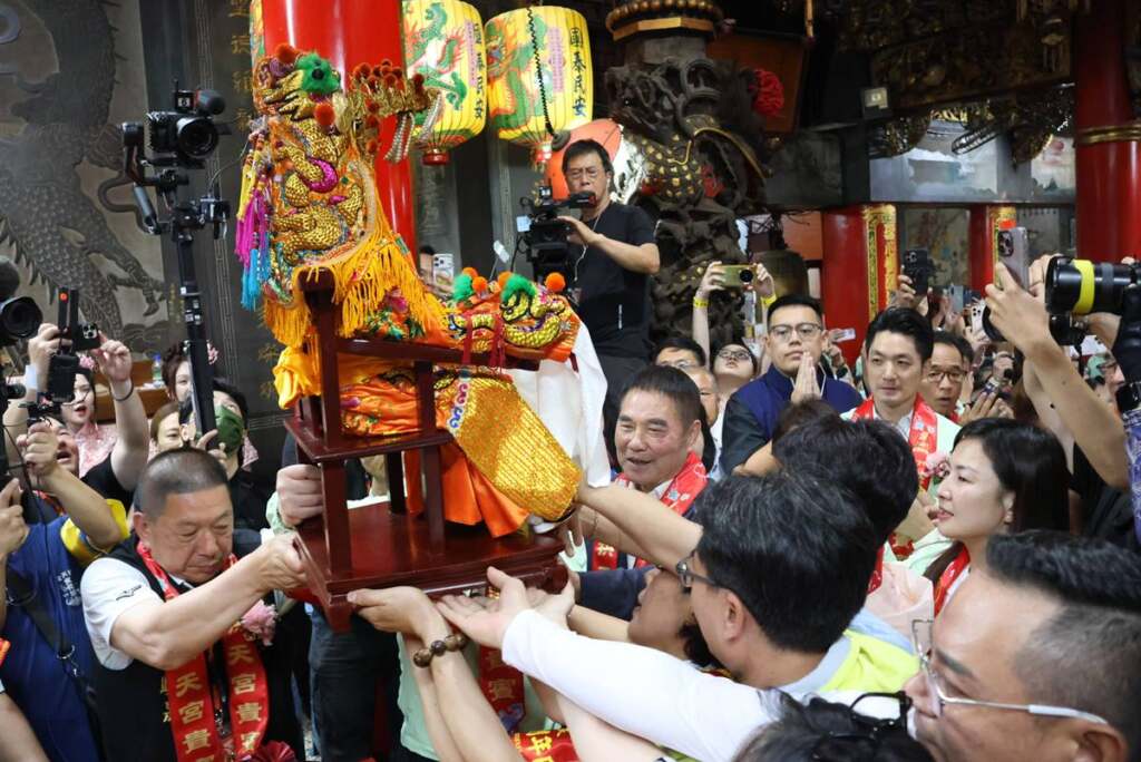 ▲拱天宮舉行登轎祭典。