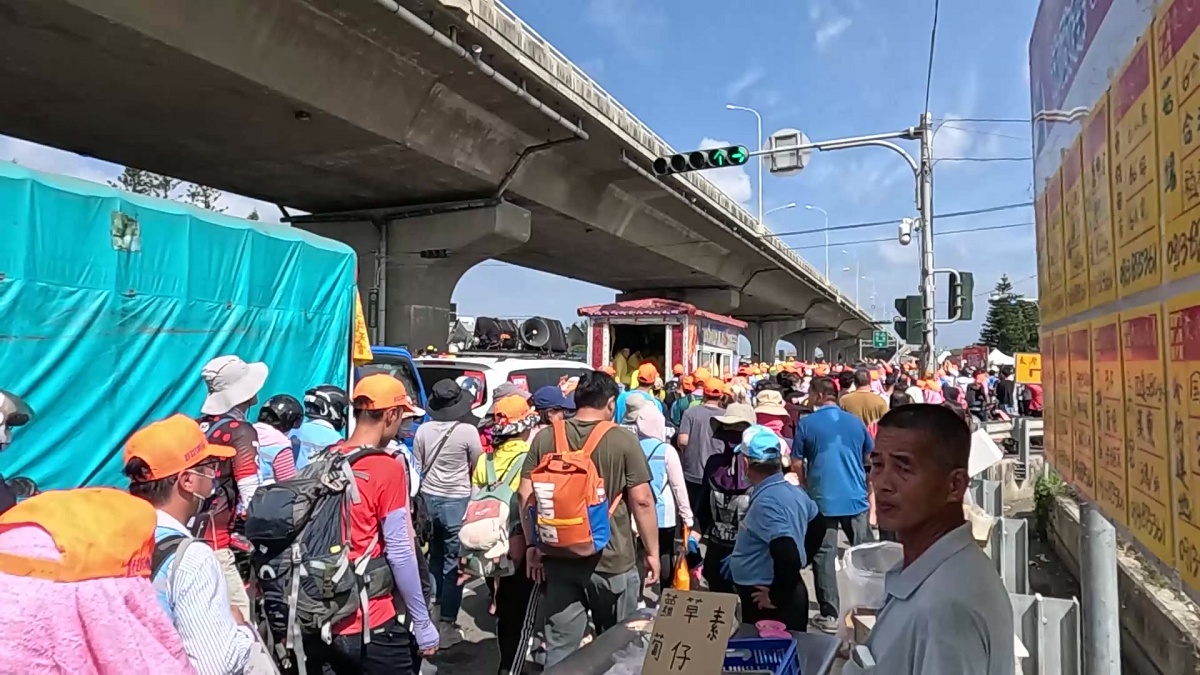 遶境走到鐵腿？醫揭「3大常見症狀」  快做這些動作立刻舒緩