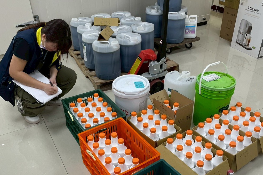 健康飲品康普茶疑過期改標 松樹角公司負責人交保 264 健康飲品康普茶疑過期改標 松樹角公司負責人交保 263