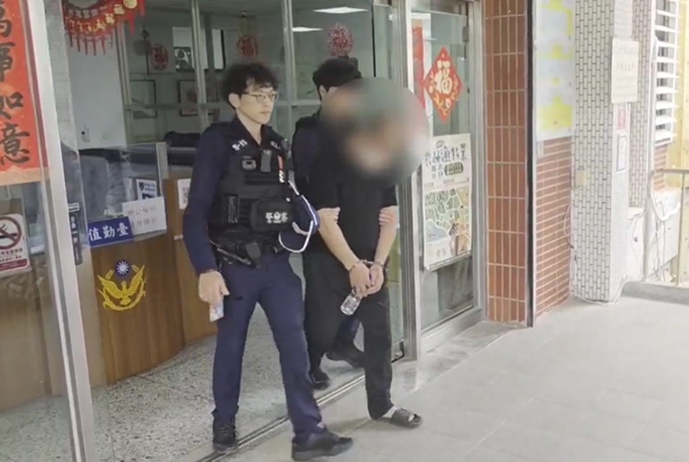 微型電動二輪車未打方向燈 拒檢逃逸被逮查獲毒品海洛因 199 cnews204260413a07