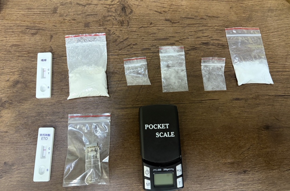 微型電動二輪車未打方向燈 拒檢逃逸被逮查獲毒品海洛因 200 cnews204260413a08
