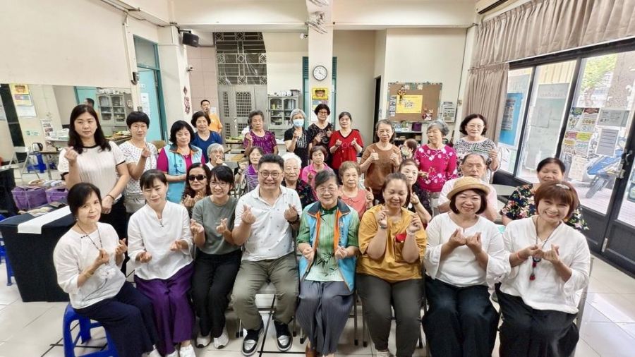 樂齡茶聊師走進本和里 五感陪伴串起公益善循環