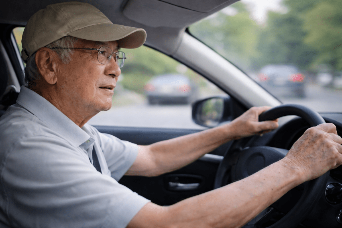 高齡換照制度受關注 醫師提醒:視力應提早評估、確保行車安全 V1150413002
