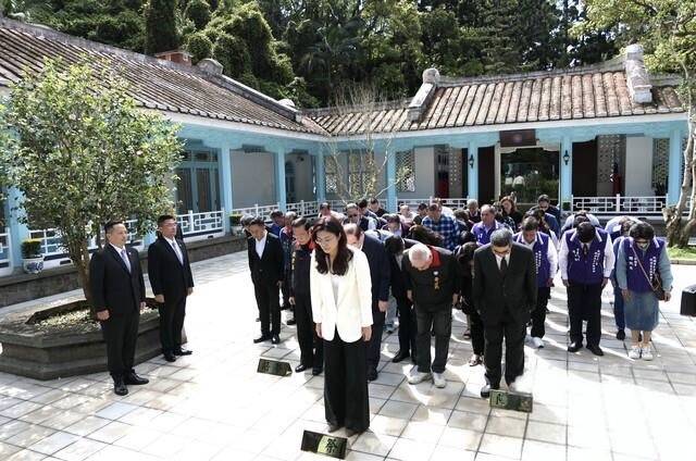 ▲4月2日鄭麗文訪陸前赴慈湖謁靈,向國民黨總裁、先總統蔣公報告訪陸行程。
