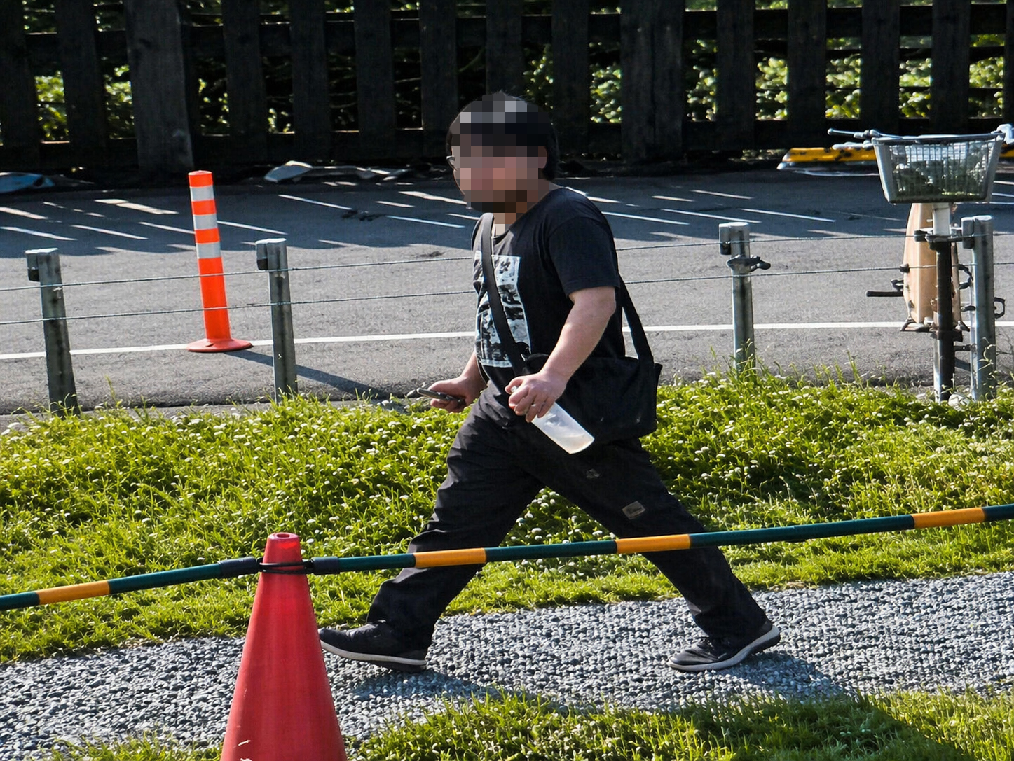 家住永和區的28歲李姓男子，跑到猴硐貓村當地朝5隻無辜貓咪噴灑辣椒水，導致貓咪眼睛刺痛狂流淚、不斷乾嘔。