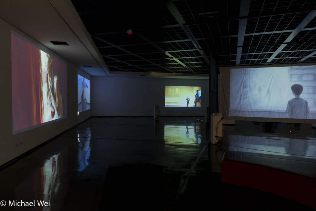 ▲《肉身複寫—父愛/複愛》展覽於彰化縣立美術館5樓A展示室展出(照片由魏天健老師提供)。