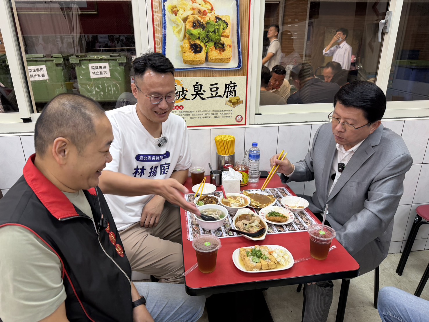 謝龍介跨區力挺展現高人氣 林揚庭誓言重現夜市榮景「找回士林人精神」 206 謝龍介跨區力挺展現高人氣 林揚庭誓言重現夜市榮景「找回士林人精神」 205