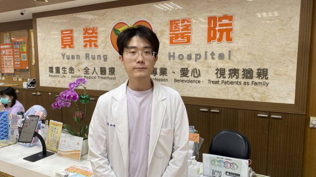 ▲員榮醫療體系員榮醫院藥師洪唯禎,昨天機警地阻止一起詐騙案,院方將公開表揚。(圖/員榮醫院提供)