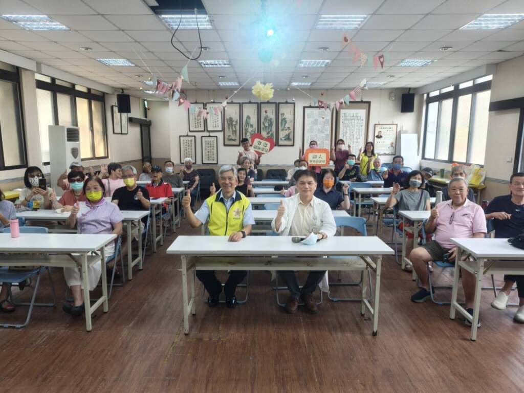 ▲我的醫療我做主!中彰榮家攜手臺中榮總推廣預立醫療決定,守護長輩尊嚴善終。(圖/中彰榮家提供)