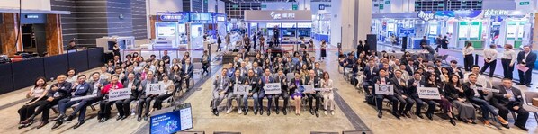 各界嘉賓與參賽者齊聚 IOT Data Hackathon 2026 頒獎典禮,見證獲獎隊伍的高光時刻 各界嘉賓與參賽者齊聚 IOT Data Hackathon 2026 頒獎典禮,見證獲獎隊伍的高光時刻