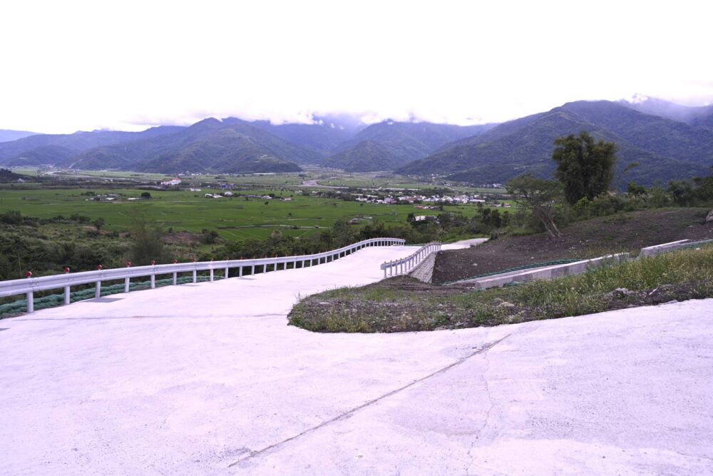 六十石山產業道路完工 徐榛蔚親赴富里會勘 232 六十石山產業道路完工 徐榛蔚親赴富里會勘 231