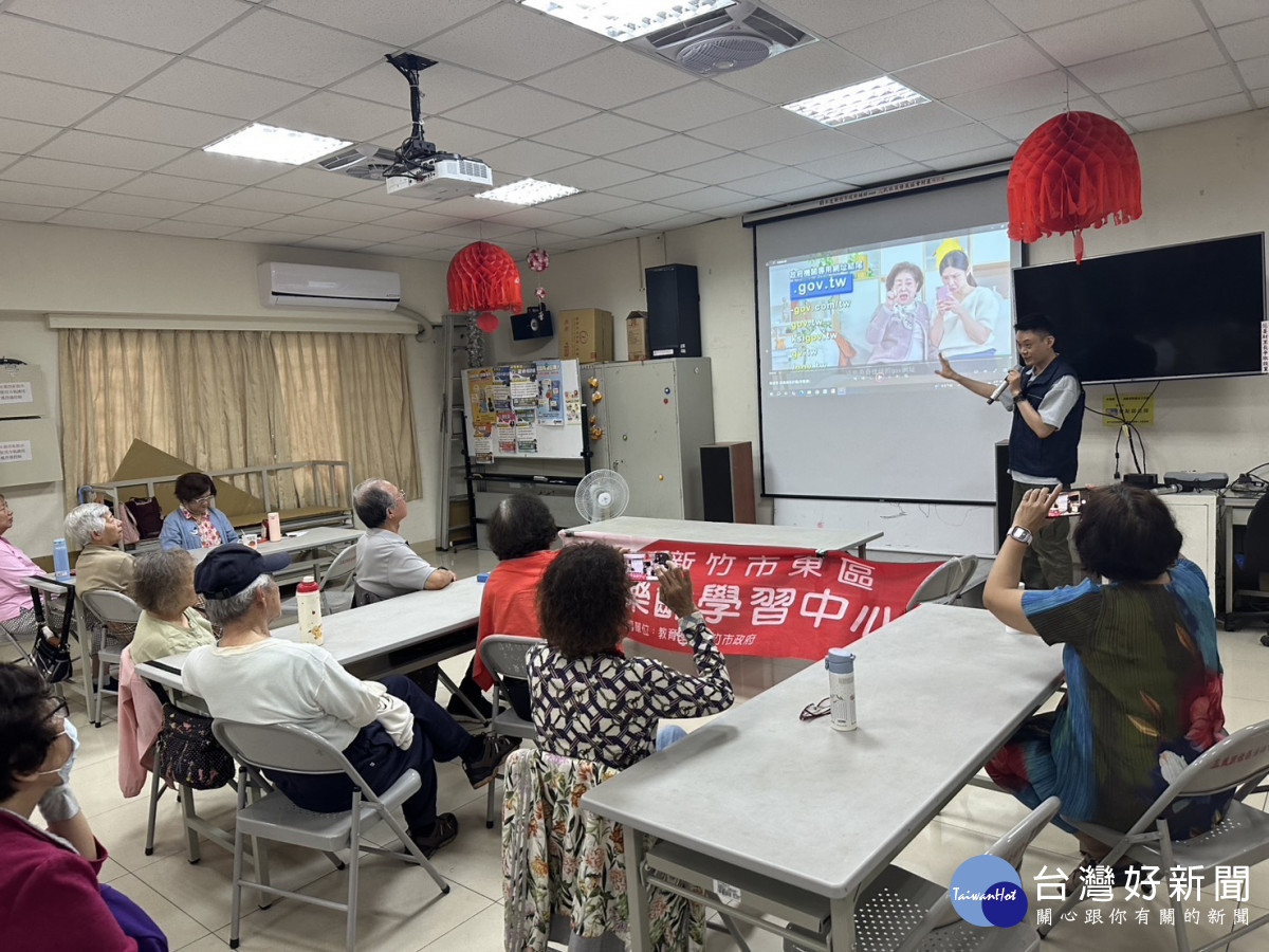 竹市警三民社區辦理「樂齡識詐宣導活動」。
