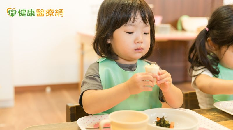 孩子也要先吃菜肉後吃飯?營養師:成長期飲食更應重視「這2點」