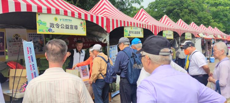 綠博結合法治宣導 新北環保局打造廉能永續新典範 50 《圖說》現場民眾互動踴躍。〈環保局提供〉