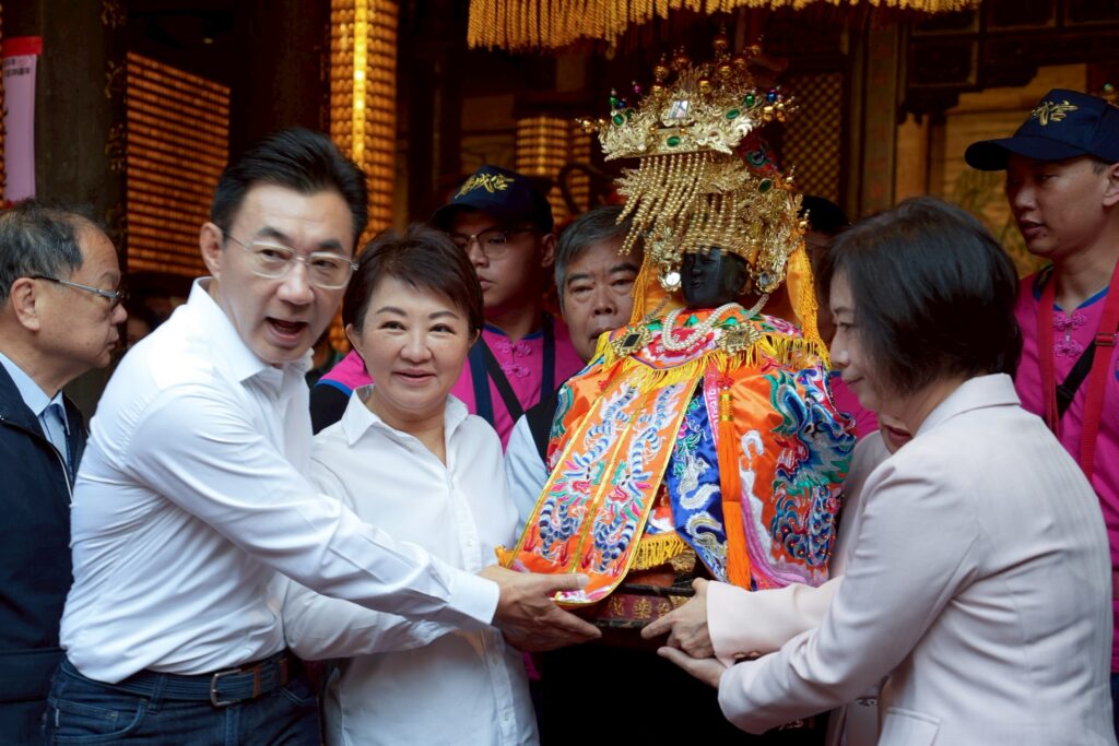 傳承205年香火不輟 台中樂成宮「旱溪媽祖」起駕出巡賜福 57 %E5%B8%82%E9%95%B7%E7%9B%A7%E7%A7%80%E7%87%95%E4%BB%8A%E6%97%A9%E6%81%AD%E8%AB%8B%E5%AA%BD%E7%A5%96%E4%B8%8A%E8%BD%8E 1024x683 1