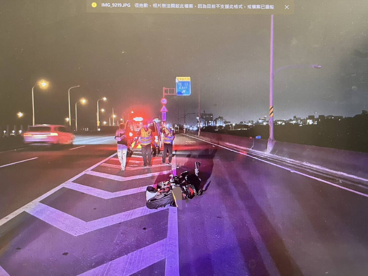 【有片】台61小客車、重機擦撞火花四射!騎士命大輕微擦挫傷 429191 0