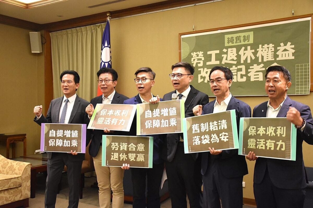 ▲賴瑞隆領軍立委推勞退改革！純舊制勞工有解，轉換機制上路拚退休金「翻倍成長」。
