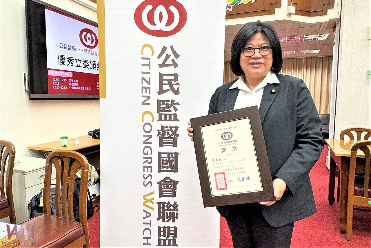 秉持認真打拚的初心 王美惠再度獲頒優秀立委 - https://www.watchmedia01.com