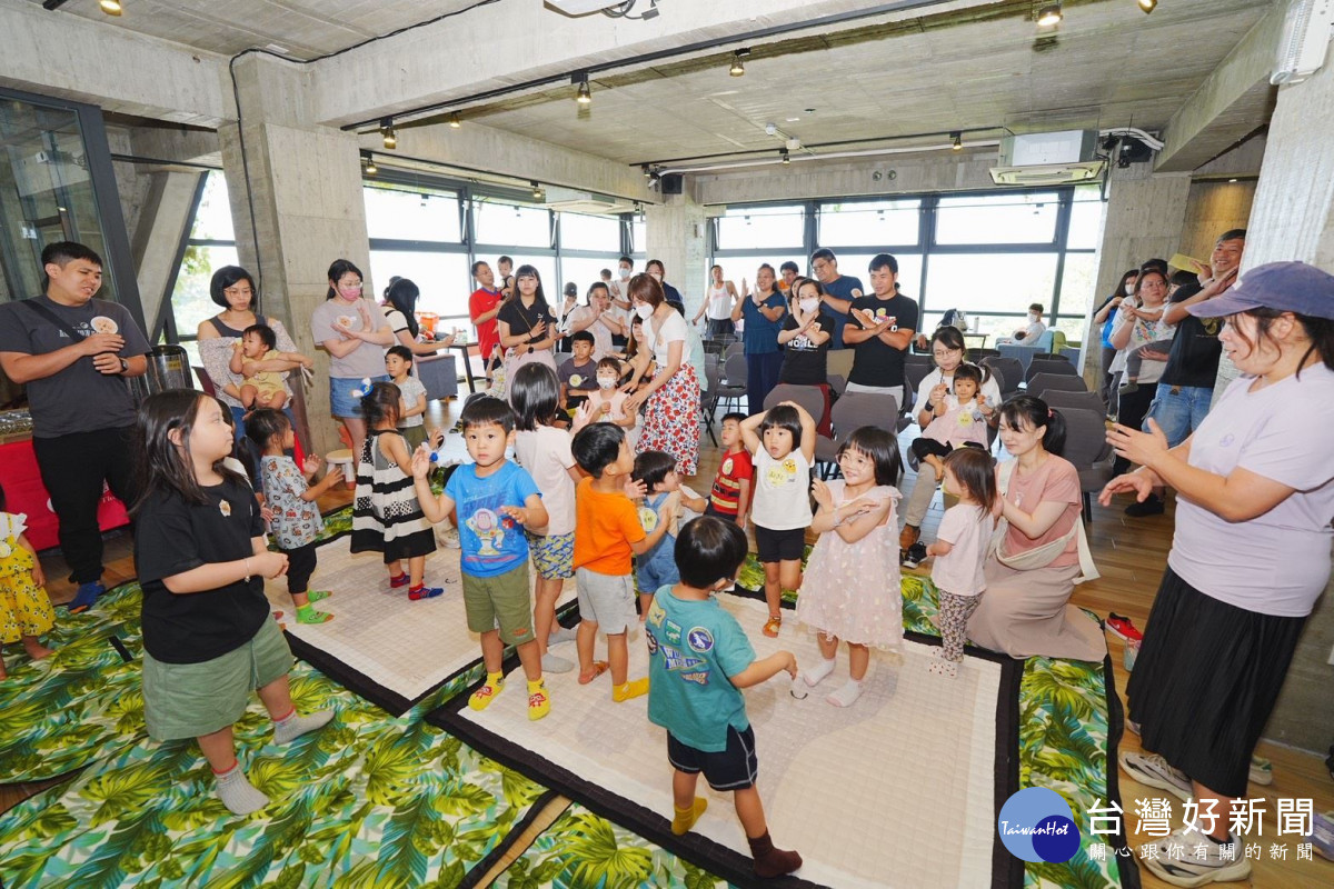 孩子們在歡笑中建立「身體界線」觀念。