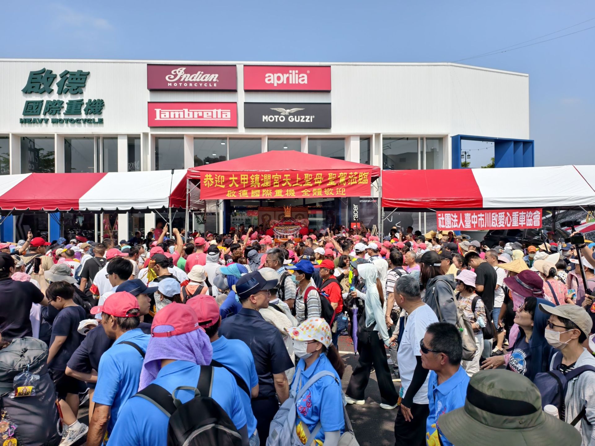 大甲媽祖今早10點停駕啟德國際重機 顏清標、鄭銘坤現身人潮爆滿