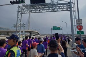 淡江大橋路跑驚險一幕 老翁虛脫仍欲開車 暖警即時攔阻化解危機 24 MEITU 20260419 095825200 300x200 1