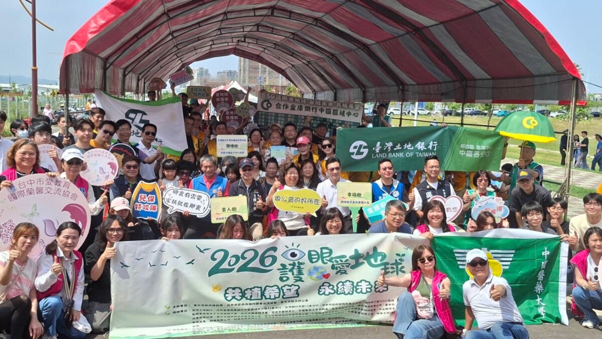 ▲護眼植樹共創永續城市！中市建設局攜手民團種下600株桂花，打造綠意生活環境。(圖/記者顏淑娟翻攝)