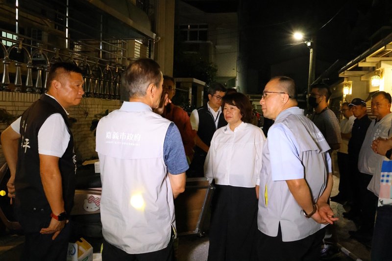 嘉義市大雅路二段民宅火警 黃敏惠市長連夜趕赴現場關心並責成市府全力協助