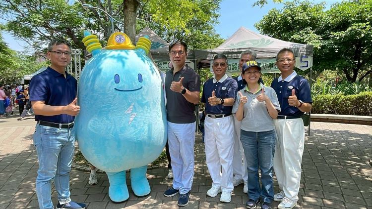 台電80周年響應地球日 北北區處親子環教體驗寓教於樂 35 《圖說》台電北北區處長許一女出席「綠能永續護地球×蔬食無痕家庭日」。〈北北區處提供〉